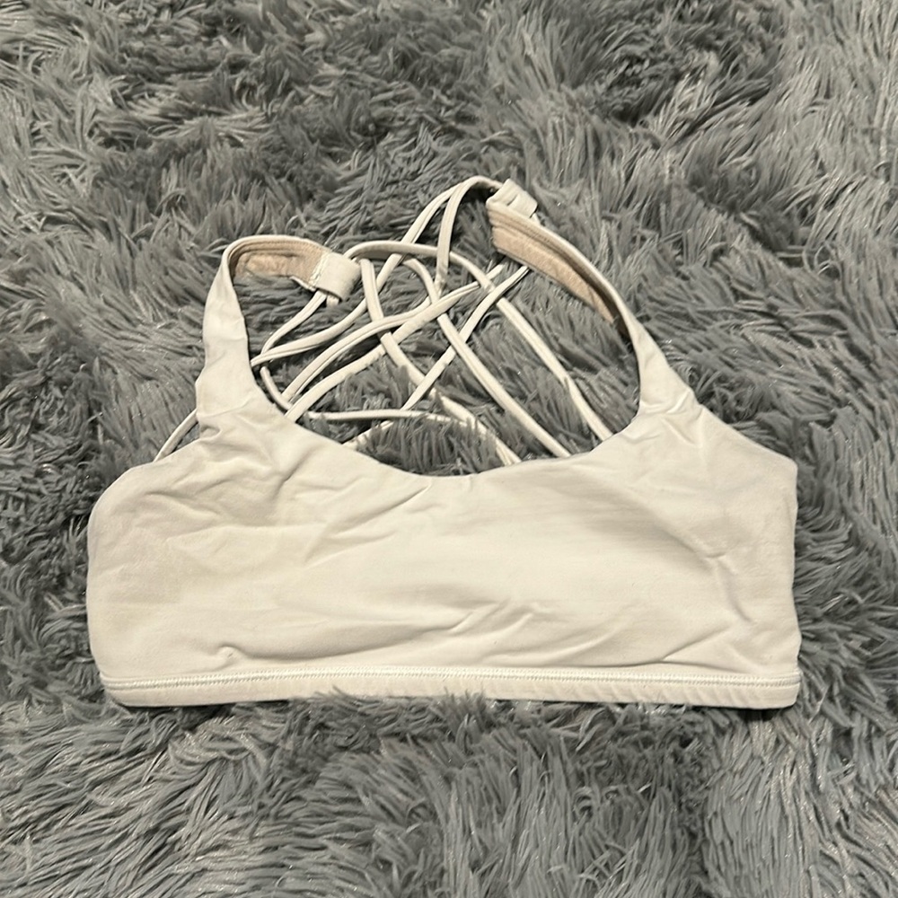 Lululemon Free to be Bra